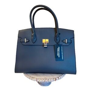 ‼️SOLD‼️ Jessie & James Evelyn Concealed Carry Lock & Key Satchel With Holster